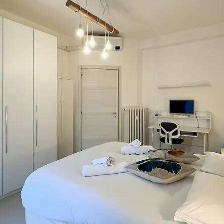 Grado Luxury Design Station